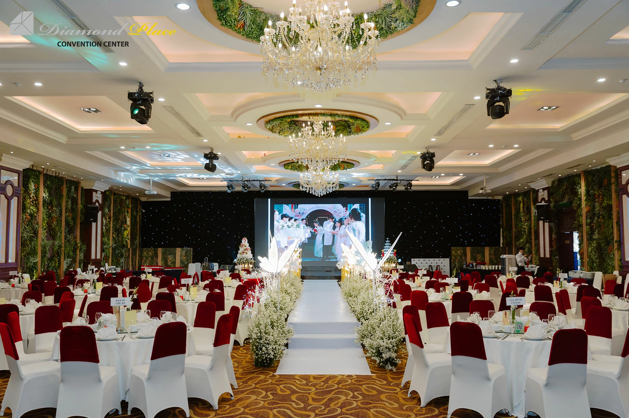 Sảnh tiệc tại nhà hàng tiệc cưới diamond place